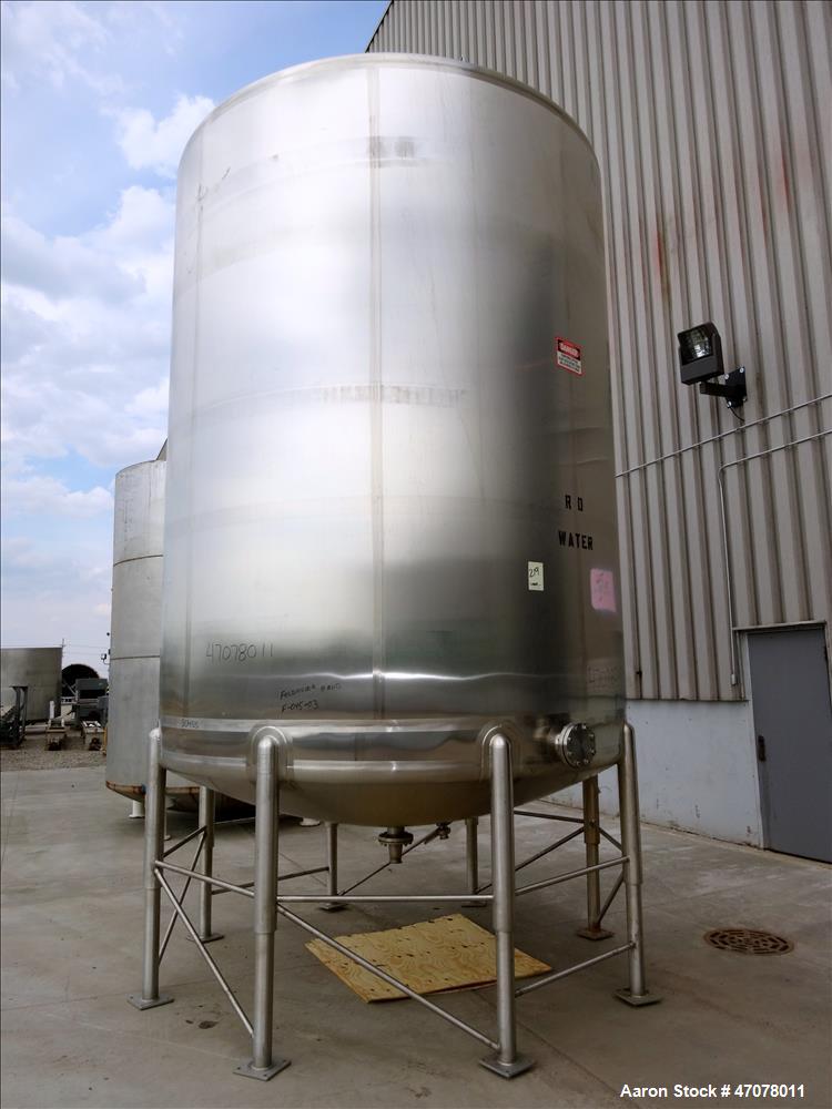 Used Feldmeier Tank, 7944 Gallon, 304 Stainless Steel, Vertical.