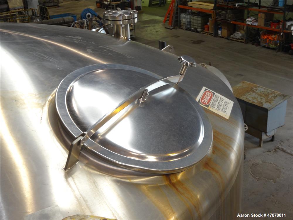 Used Feldmeier Tank, 7944 Gallon, 304 Stainless Steel, Vertical.