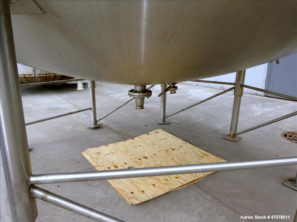 Used Feldmeier Tank, 7944 Gallon, 304 Stainless Steel, Vertical.