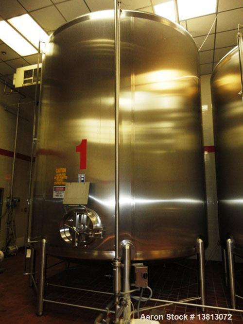 Used Feldmeier 10,000 Gallon Top Agitated Mix Tank. Includes 5 hp, 3485 rpm, Tri Clover 2 1/2" x 1 1/2" transfer pump. Dish top and dish bottom with side manway. (3) Sets of 3 blade mixing propellers...