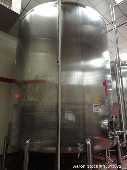 Used Feldmeier 10,000 Gallon Top Agitated Mix Tank. Includes 5 hp, 3485 rpm, Tri Clover 2 1/2" x 1 1/2" transfer pump. Dish top and dish bottom with side manway. (3) Sets of 3 blade mixing propellers...
