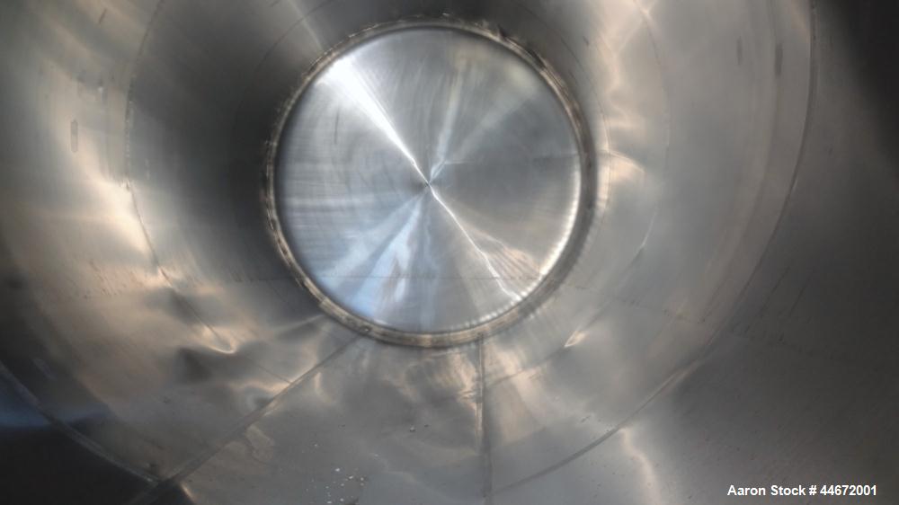Used Heil Company Storage Tank, 5000 Gallon, 304 Stainless Steel, Horizontal. Approximately 92" diameter x 168" straight side, dished heads. Insulated with carbon steel sheathing. Side entering agita...