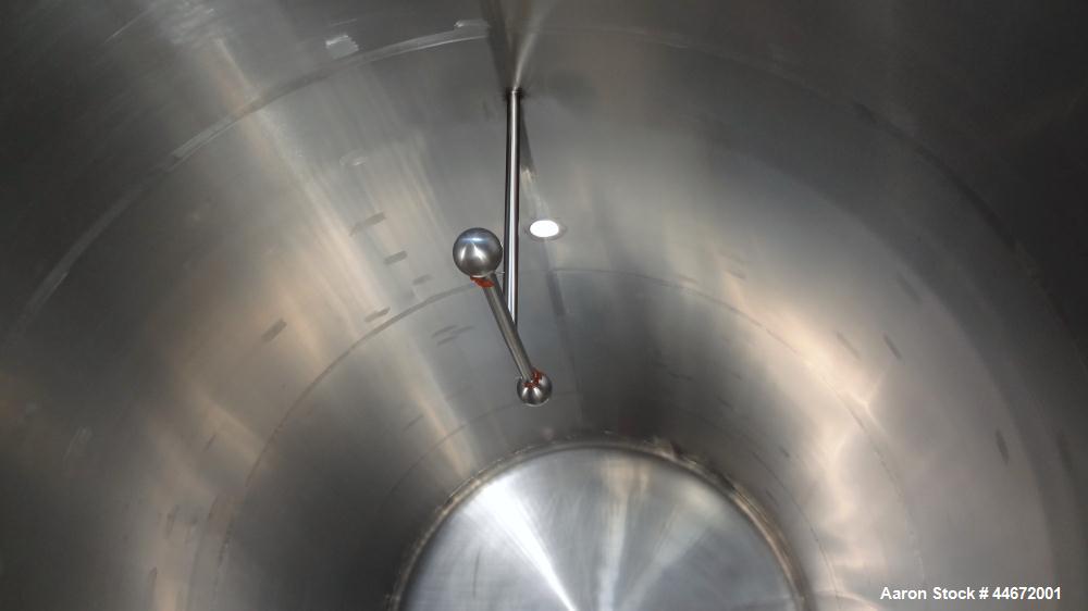 Used Heil Company Storage Tank, 5000 Gallon, 304 Stainless Steel, Horizontal. Approximately 92" diameter x 168" straight side, dished heads. Insulated with carbon steel sheathing. Side entering agita...