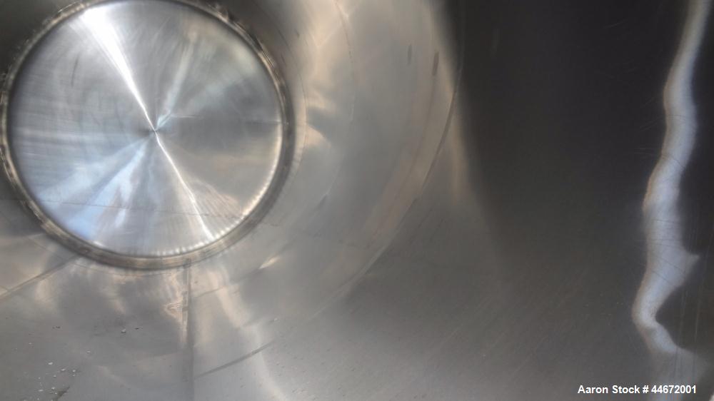 Used Heil Company Storage Tank, 5000 Gallon, 304 Stainless Steel, Horizontal. Approximately 92" diameter x 168" straight side, dished heads. Insulated with carbon steel sheathing. Side entering agita...