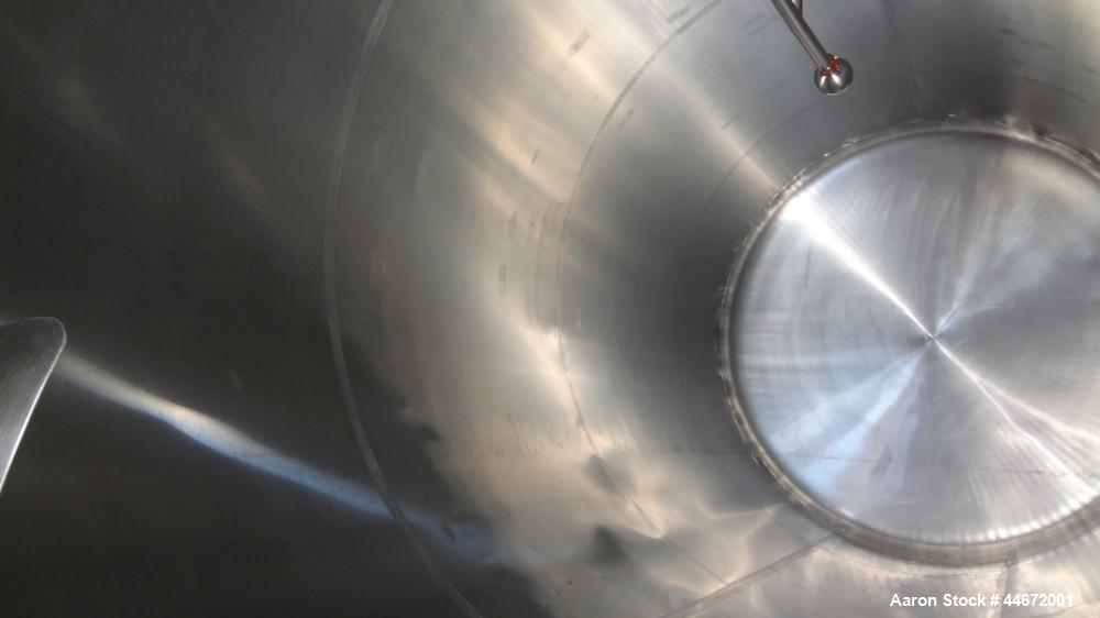 Used Heil Company Storage Tank, 5000 Gallon, 304 Stainless Steel, Horizontal. Approximately 92" diameter x 168" straight side, dished heads. Insulated with carbon steel sheathing. Side entering agita...
