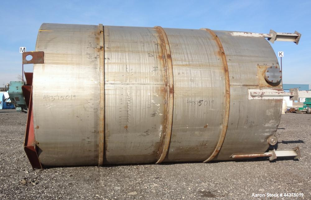 Used Tank, 10,500 Gallon, 304 Stainless Steel, Vertical. Approximate 126" diameter x 192" straight side, flat welded top, slight dished bottom. Fixed carbon steel agitator bridge with a Chemineer agi...