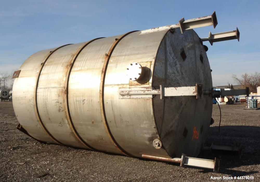 Used Tank, 10,500 Gallon, 304 Stainless Steel, Vertical. Approximate 126" diameter x 192" straight side, flat welded top, slight dished bottom. Fixed carbon steel agitator bridge with a Chemineer agi...