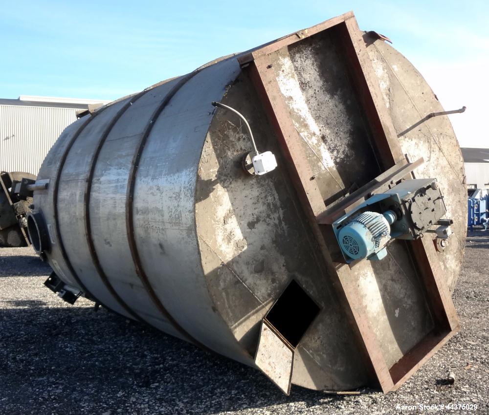 Used Imperial Steel Tank, 10,300 Gallon, 304 Stainless Steel, Vertical. Approximate 126" diameter x 192" straight side, flat welded top, dished bottom. Fixed carbon steel agitator bridge with a top e...