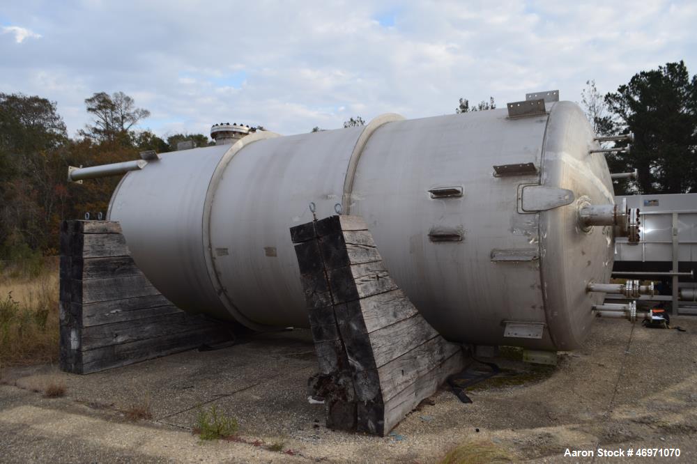 Unused- JMW James Machine Works Pressure Tank, 14,000 Gallon, 316L Stainless Steel, Vertical. 120" Diameter x 300" straight side, dished top and bottom. Internal Rated 30 psi at 300 degrees F. Openin...