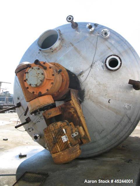 Used Master Craft, 10,000 gallons vertical T304 stainless steel tank, heated with internal pipe coil. Tank is rated for 15 psi at 250 degree F. internal. Has bank of full coil, approximately 10 turns...
