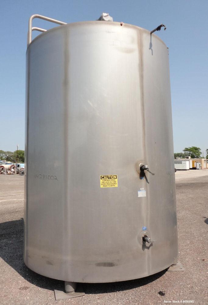 Used Mueller Storage Tank, 6,000 Gallon, Model D, 304 Stainless Steel, Vertical. 112” Diameter x approximate 135” straight side, dished top, 5” pitched sloped bottom. Sidewall dimple jacket, approxim...