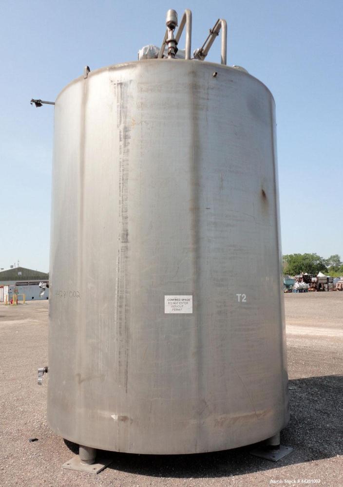 Used Mueller Storage Tank, 6,000 Gallon, Model D, 304 Stainless Steel, Vertical. 112” Diameter x approximate 135” straight side, dished top, 5” pitched sloped bottom. Sidewall dimple jacket, approxim...