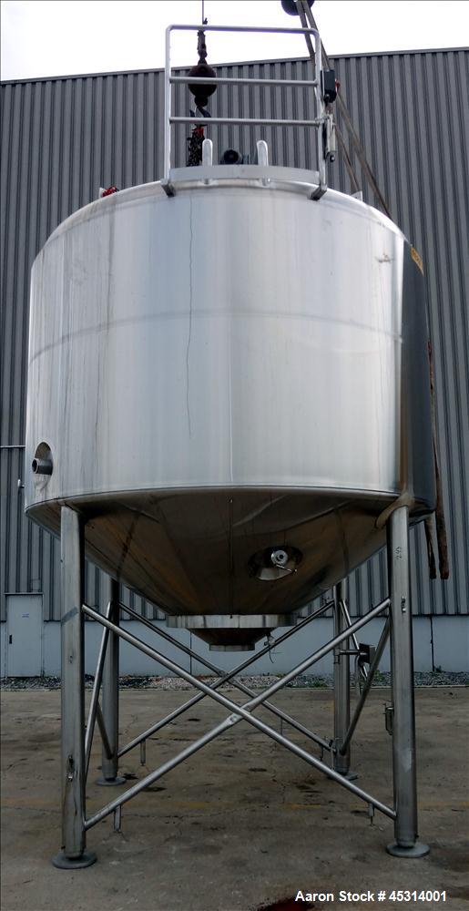 Unused- Mueller Tank, 6000 Gallon, Model "F" Fermenter Blend Tank-Non-Jacketed. 304 Stainless Steel Construction.  136" Inner Diameter x 75" Straight Side.  Vertical, Dished Top and Cone Bottom.  Ins...