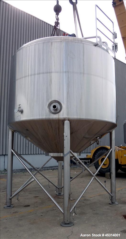 Unused- Mueller Tank, 6000 Gallon, Model "F" Fermenter Blend Tank-Non-Jacketed. 304 Stainless Steel Construction.  136" Inner Diameter x 75" Straight Side.  Vertical, Dished Top and Cone Bottom.  Ins...