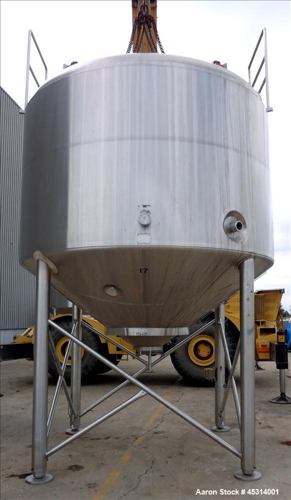 Unused- Mueller Tank, 6000 Gallon, Model "F" Fermenter Blend Tank-Non-Jacketed. 304 Stainless Steel Construction.  136" Inner Diameter x 75" Straight Side.  Vertical, Dished Top and Cone Bottom.  Ins...