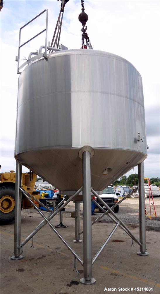 Unused- Mueller Tank, 6000 Gallon, Model "F" Fermenter Blend Tank-Non-Jacketed. 304 Stainless Steel Construction.  136" Inner Diameter x 75" Straight Side.  Vertical, Dished Top and Cone Bottom.  Ins...