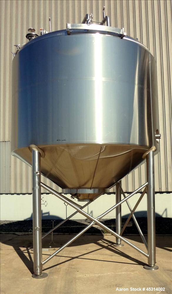 Unused Mueller Tank, 6000 Gallon, Model "F" Fermenter Blend Tank-Non-Jacketed. 304 Stainless Steel Construction.  136" Inner Diameter x 75" Straight Side.  Vertical, Dished Top and Cone Bottom.  Insu...