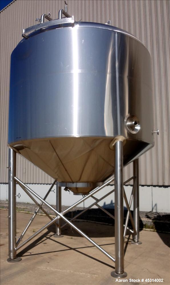 Unused Mueller Tank, 6000 Gallon, Model "F" Fermenter Blend Tank-Non-Jacketed. 304 Stainless Steel Construction.  136" Inner Diameter x 75" Straight Side.  Vertical, Dished Top and Cone Bottom.  Insu...
