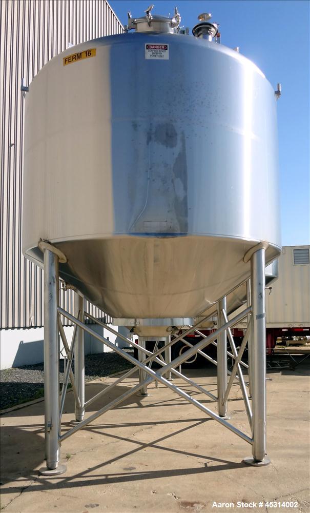 Unused Mueller Tank, 6000 Gallon, Model "F" Fermenter Blend Tank-Non-Jacketed. 304 Stainless Steel Construction.  136" Inner Diameter x 75" Straight Side.  Vertical, Dished Top and Cone Bottom.  Insu...