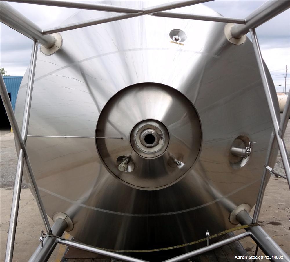 Unused Mueller Tank, 6000 Gallon, Model "F" Fermenter Blend Tank-Non-Jacketed. 304 Stainless Steel Construction.  136" Inner Diameter x 75" Straight Side.  Vertical, Dished Top and Cone Bottom.  Insu...