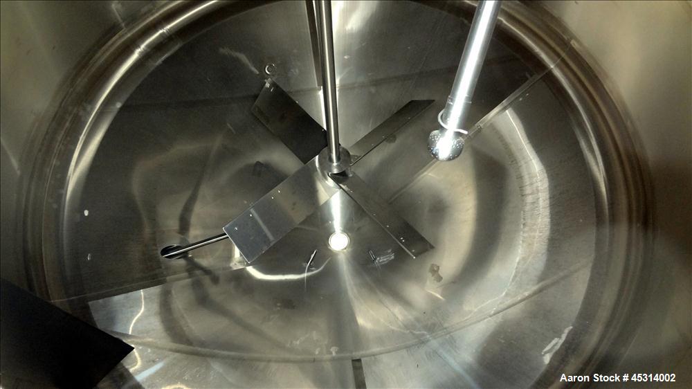 Unused Mueller Tank, 6000 Gallon, Model "F" Fermenter Blend Tank-Non-Jacketed. 304 Stainless Steel Construction.  136" Inner Diameter x 75" Straight Side.  Vertical, Dished Top and Cone Bottom.  Insu...