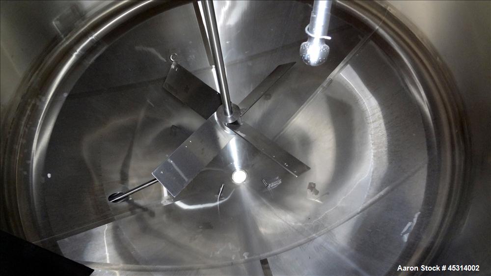 Unused Mueller Tank, 6000 Gallon, Model "F" Fermenter Blend Tank-Non-Jacketed. 304 Stainless Steel Construction.  136" Inner Diameter x 75" Straight Side.  Vertical, Dished Top and Cone Bottom.  Insu...