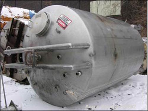 USED: 5000 gallon Mueller agitated tank, 316 stainless steelconstruction. 8'6" diameter x 11'6" straight side, dished top andbottom, top entering 10 hp 230/460 volt XP variable speed agitatordrive, 5...