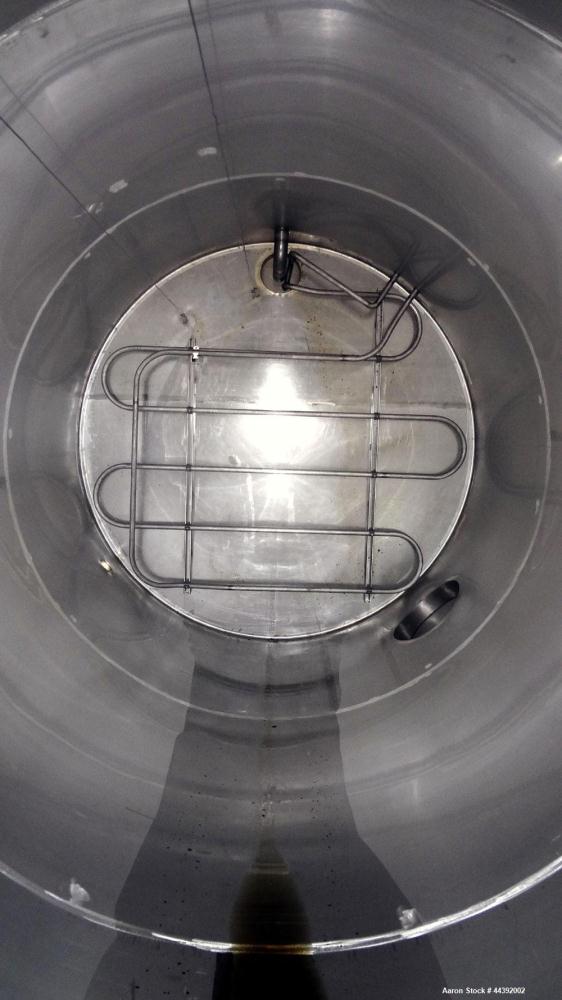 Used- Tank, 5200 Gallon, 304 Stainless Steel, Vertical. Approximately 96" diameter x 170" straight side, flat top and bottom...