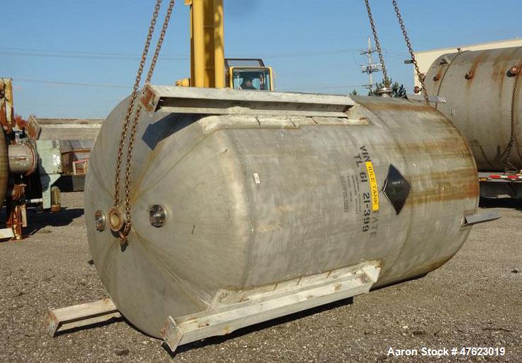Used Tank, Approximate 5,000 Gallon, 304 Stainless Steel, Vertical.