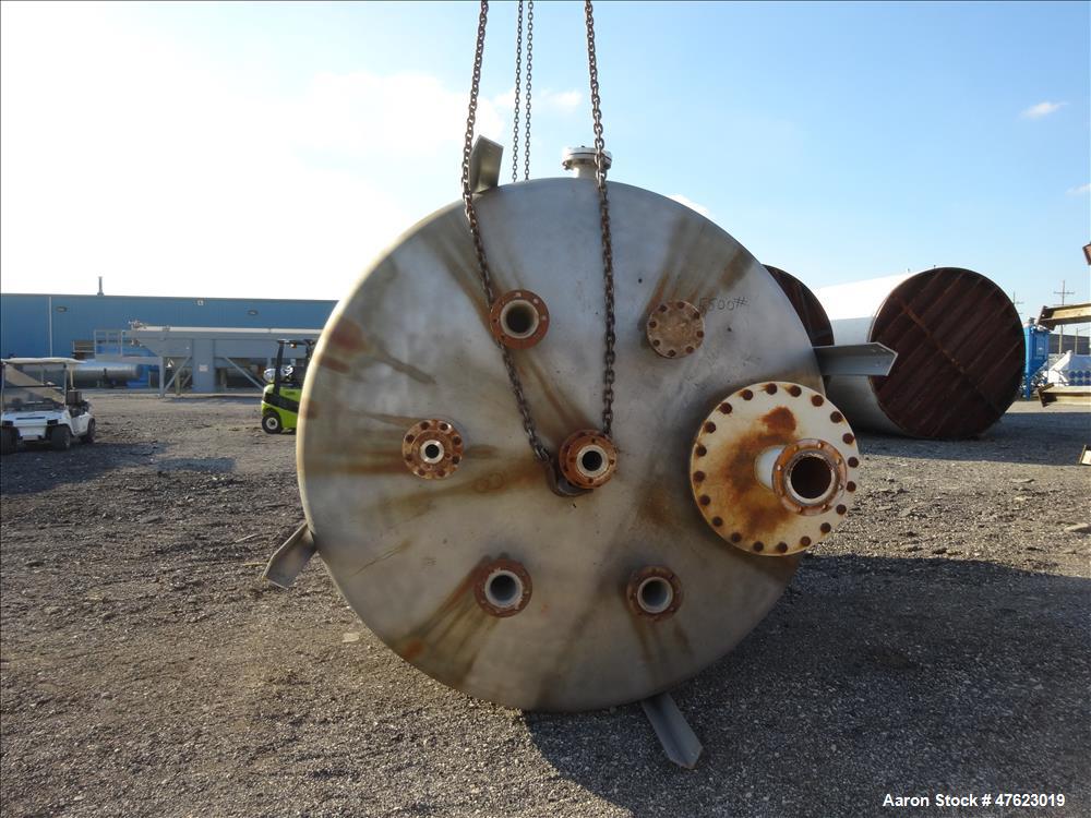 Used Tank, Approximate 5,000 Gallon, 304 Stainless Steel, Vertical.
