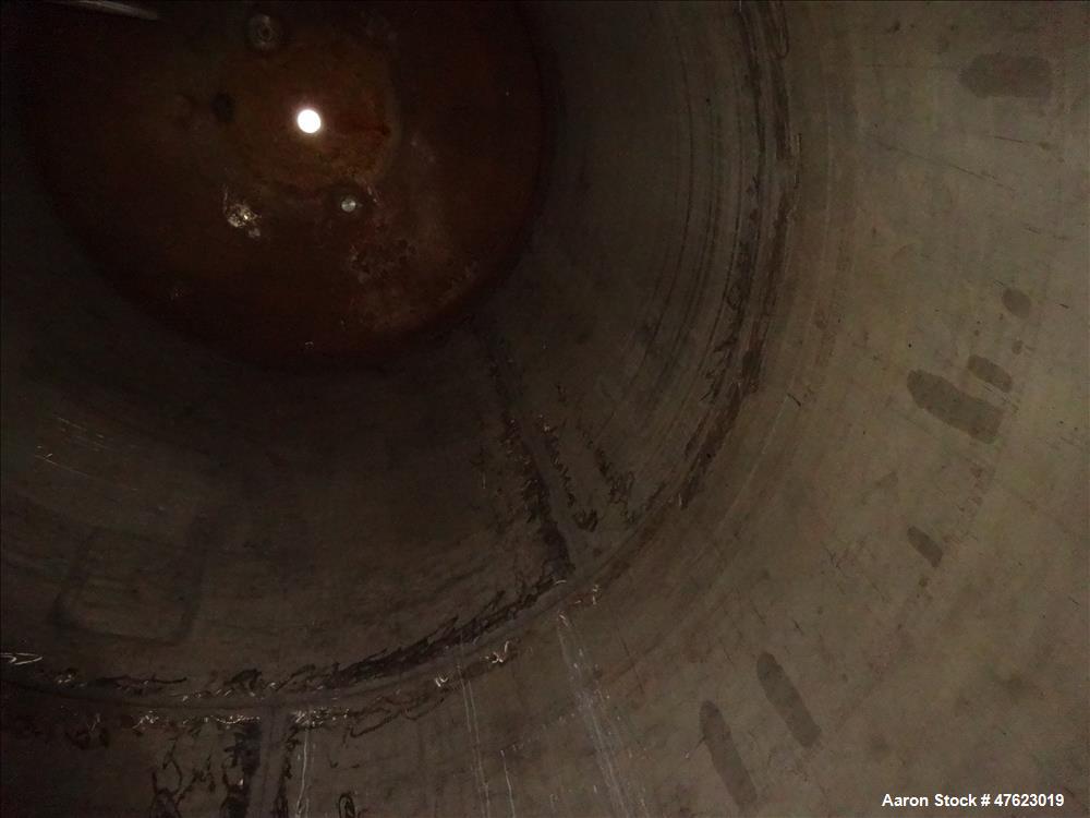 Used Tank, Approximate 5,000 Gallon, 304 Stainless Steel, Vertical.