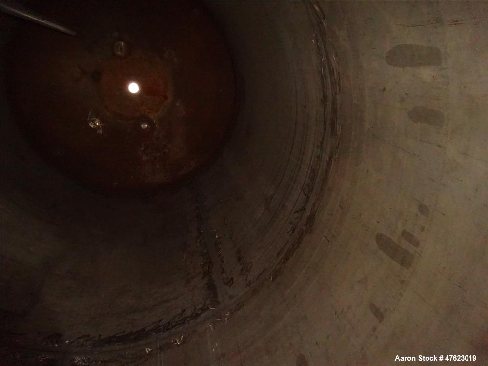 Used Tank, Approximate 5,000 Gallon, 304 Stainless Steel, Vertical.