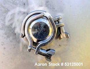 Usado: tanque de almacenamiento vertical de acero inoxidable Paul Mueller de 6000 galones. Las dimensiones totales son aprox...