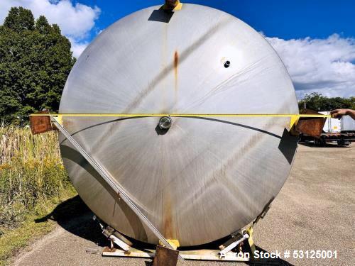 Gebraucht - Paul Mueller 6000 Gallonen Edelstahl vertikaler Lagertank. Die Gesamtabmessungen betragen ca. 11 W x 11 L x 14 H...