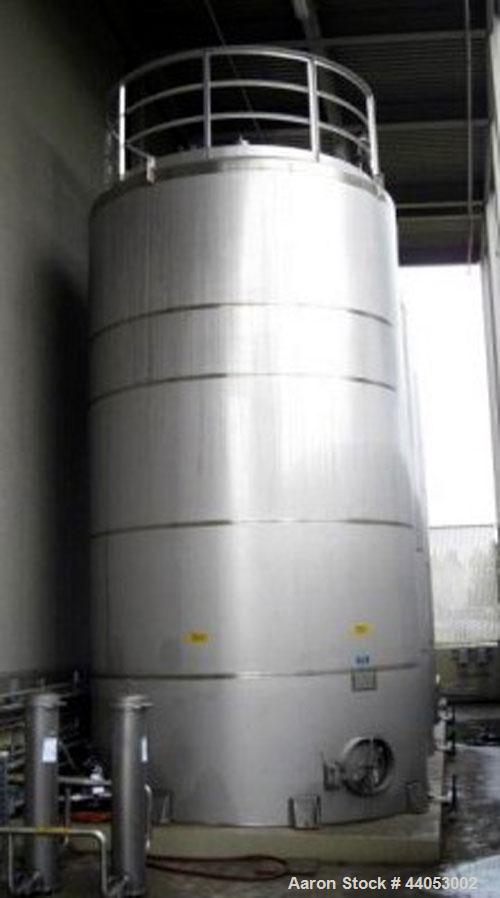 Used Santa Rosa Stainless Steel Storage Tank. API Standard 650. 10,985 Gallon Capacity. Type 304SS Material Construction. Vertical Design. Approximate 10’ Diameter x 18’ Straight Side.  Internal Atmo...