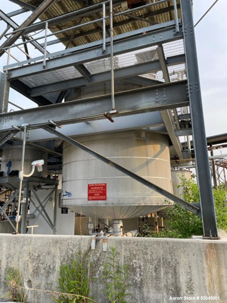 Used- Viatec 10,000 Gallon Stainless steel Tank.  Vertical. Approximately 11' diameter x 11' straight side. Dish top and bot...