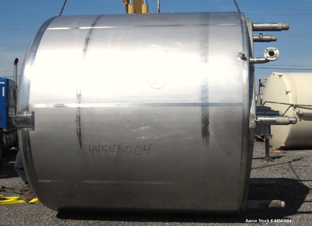 Used Walker Stainless Tank, 5000 Gallon, Model 9560, 304 Stainless Steel, Vertical. Approximate 120” diameter x 104” straight side, dished top, sloped bottom. Openings top (2) 3” NPT, 18” man way wit...