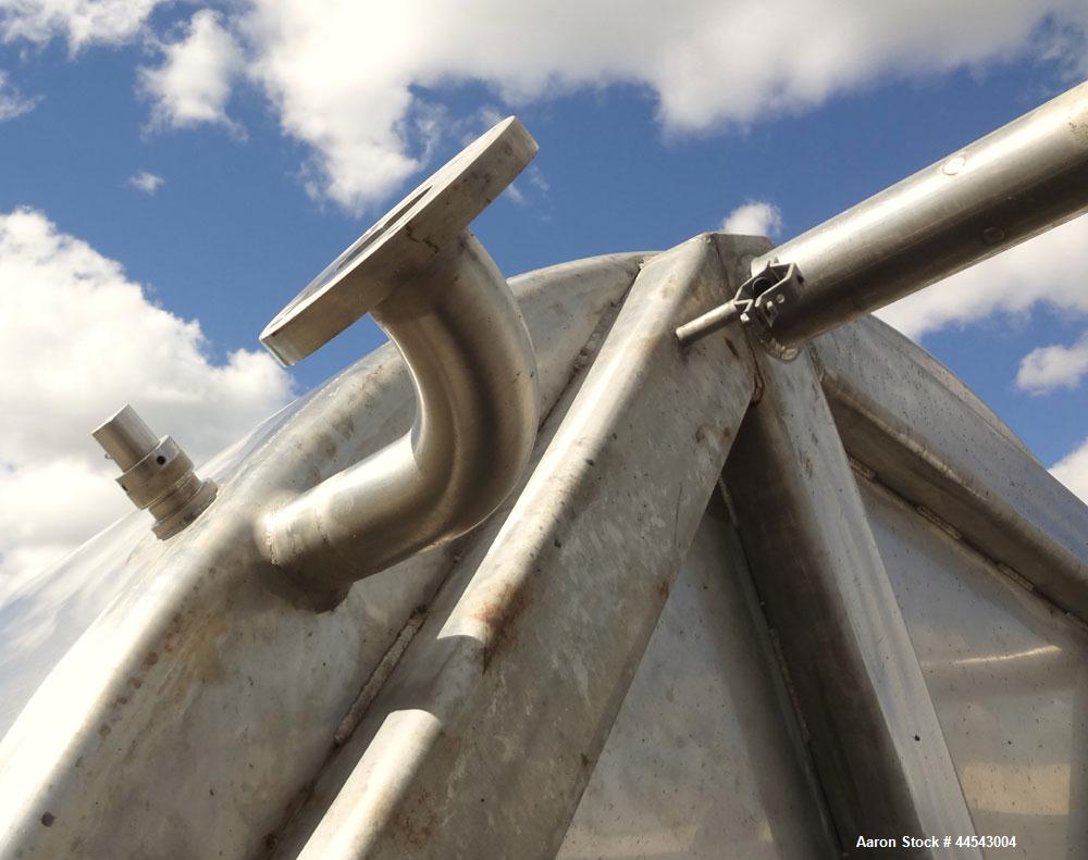 Used Walker Stainless Tank, 5000 Gallon, Model 9560, 304 Stainless Steel, Vertical. Approximate 120” diameter x 104” straight side, dished top, sloped bottom. Openings top (2) 3” NPT, 18” man way wit...
