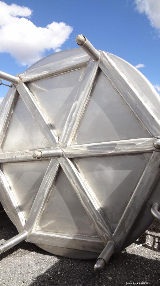 Used Walker Stainless Tank, 5000 Gallon, Model 9561, 304 Stainless Steel, Vertical. Approximate 120” diameter x 104” straight side, dished top, sloped bottom. Openings top (2) 3” NPT, 18” man way wit...