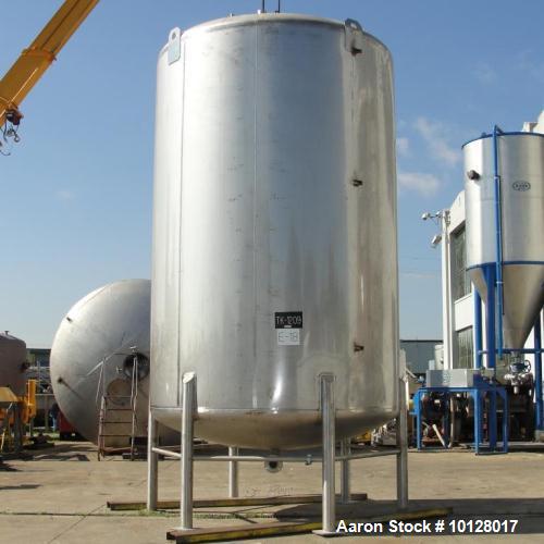 Used- Walker 5000 Gallon Vertical 304 Stainless Steel Tank. This tank has a dome top and a dish bottom. The tank diameter is...