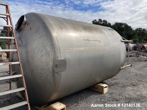 Used Walker 6000 Gallon T304 Stainless Steel Vertical Food Grade Tank