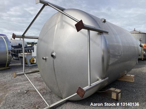 Used Walker 6000 Gallon T304 Stainless Steel Vertical Food Grade Tank