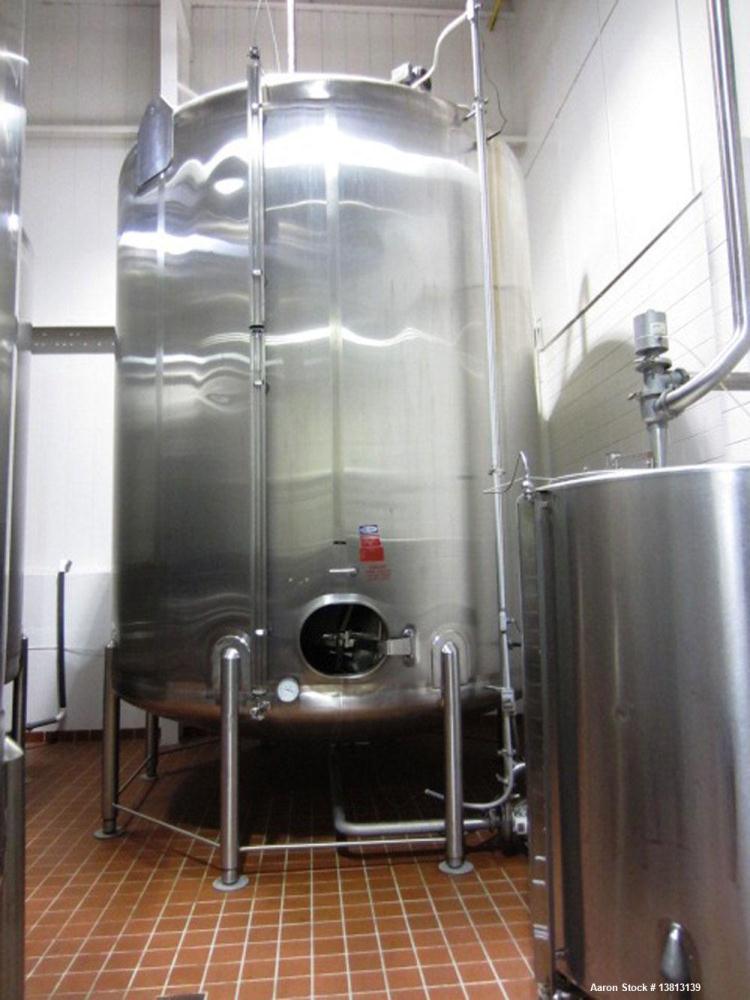 Used Walker Stainless 10,000 Gallon top agitated stainless steel single wall mixing tank.  Bottom side manway, dish top and bottom, (2) sets of mixing blades, dual CIP spray ball, thermometer, 3" tri...