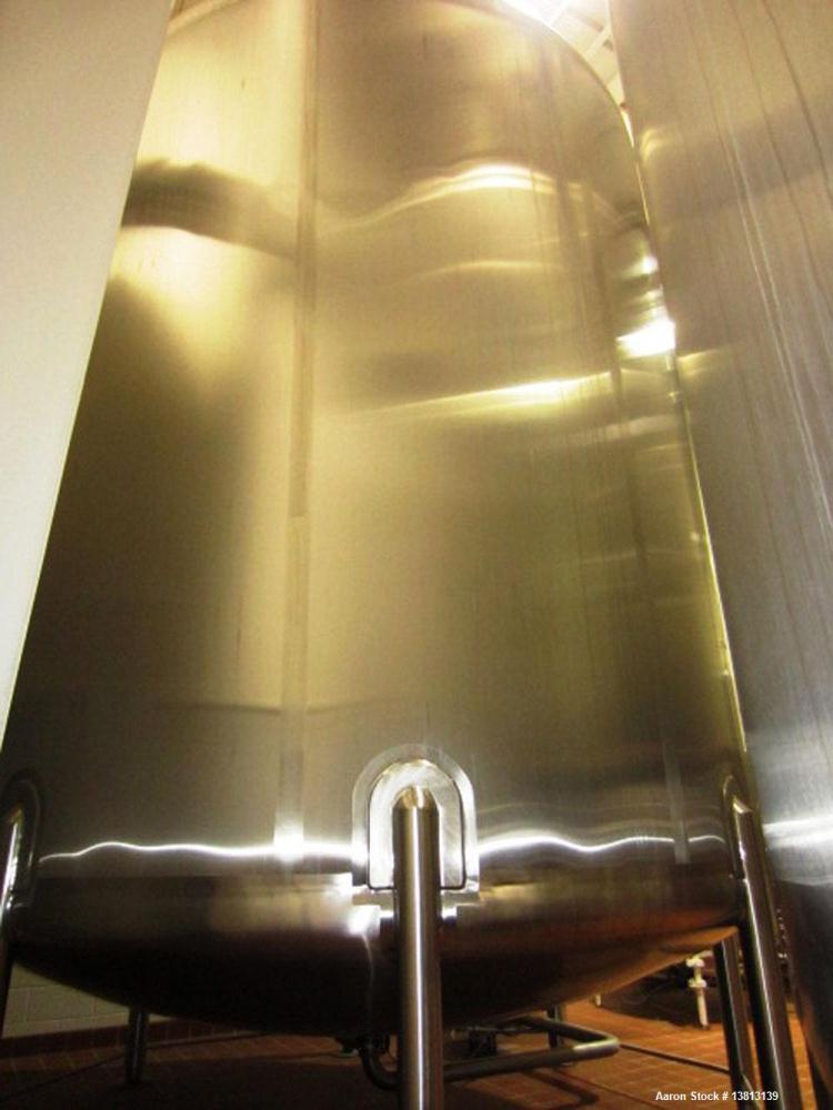 Used Walker Stainless 10,000 Gallon top agitated stainless steel single wall mixing tank.  Bottom side manway, dish top and bottom, (2) sets of mixing blades, dual CIP spray ball, thermometer, 3" tri...