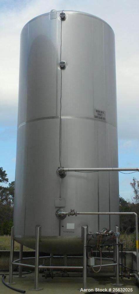 Used Walker Storage Tank, Model SS, 21,000 gallon, 304L stainless steel, vertical. Approximate 12' diameter x 24' straight side, dish top and bottom. Top openings include an 18" manway with bolt-on c...