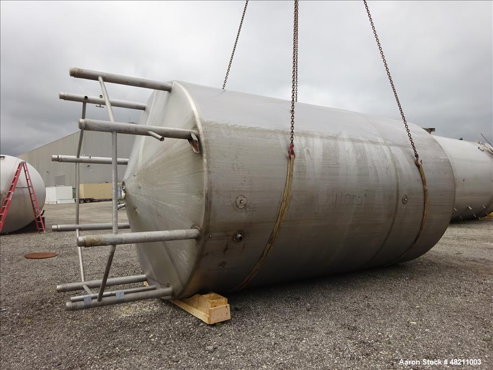Used Walker Jacketed Tank, 10,000 Gallon, 304 Stainless Steel, Vertical.