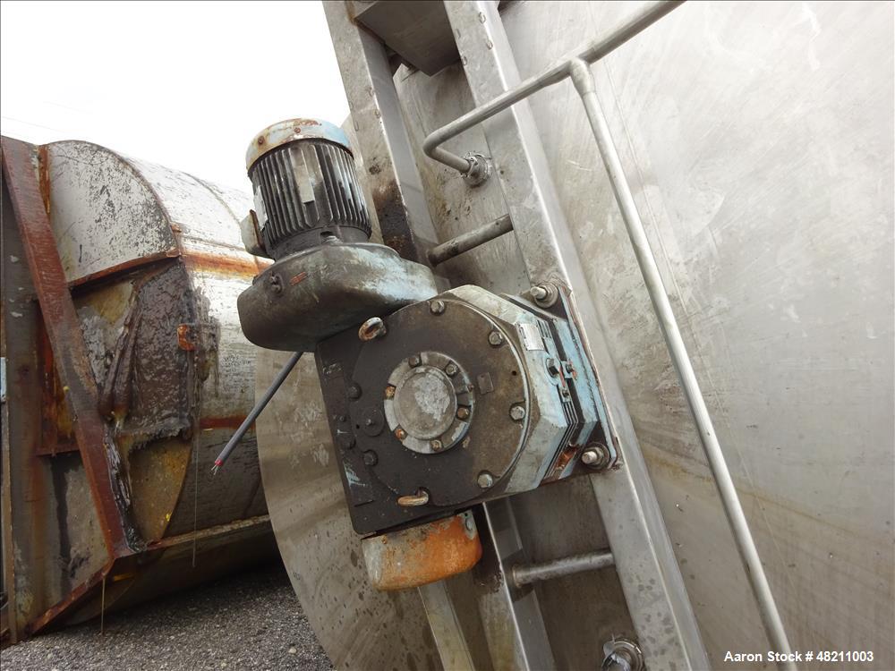 Used Walker Jacketed Tank, 10,000 Gallon, 304 Stainless Steel, Vertical.