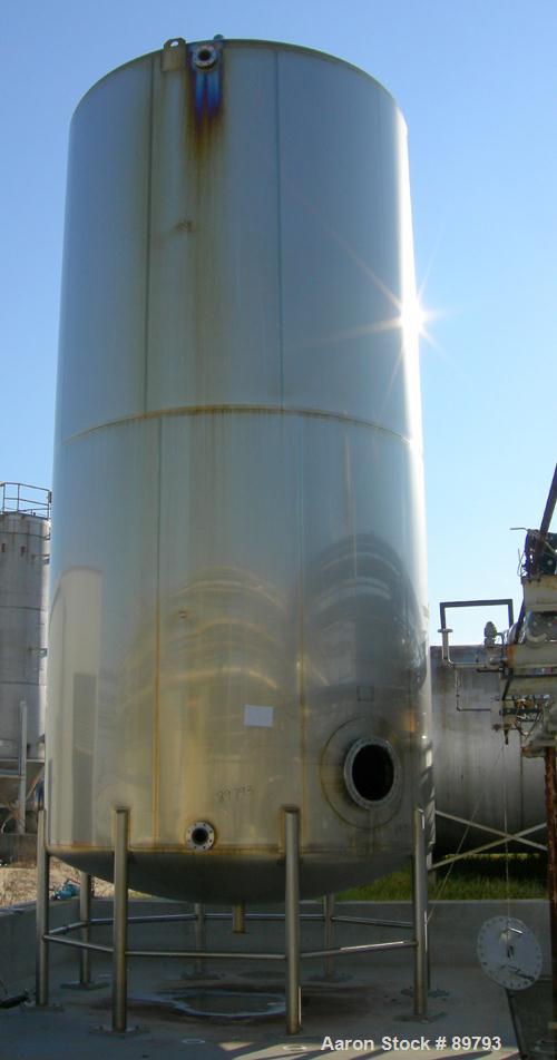 USED: Walker 21,000 gallon, type 304L stainless steel, storage tank. Vertical, dished heads. 12' diameter x 24' straight side. Top openings include an 18" manway with bolt-on cover, 2" flange and 2" ...
