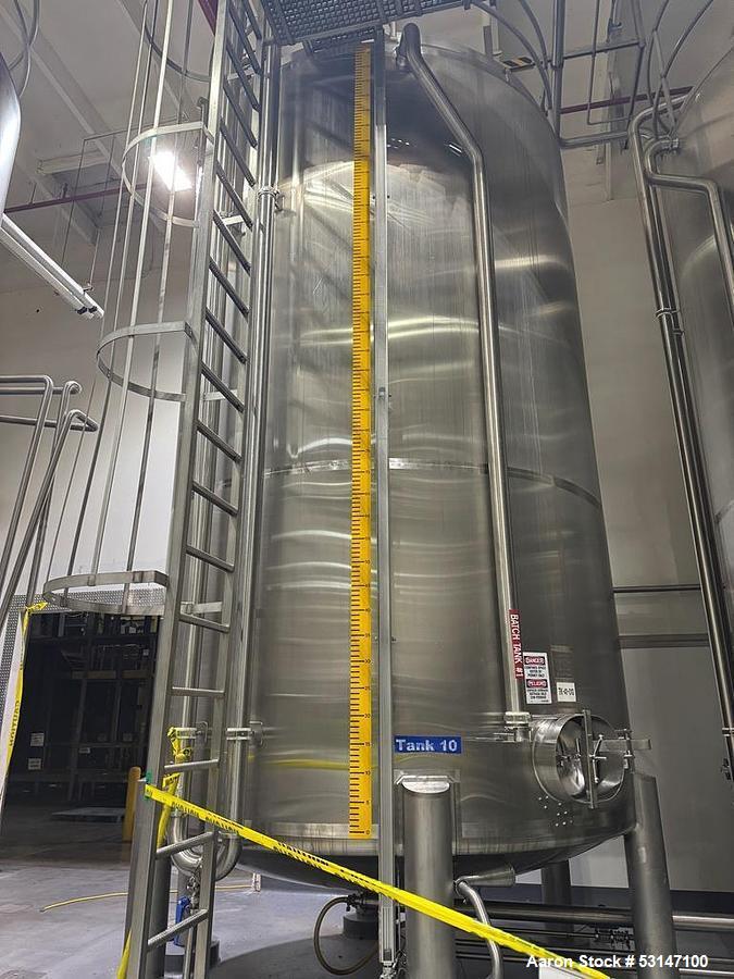 Used Watson Metal Masters 10,000-Gallon Insulated Stainless Steel Mixing Tank with Agitator | Beverage Syrup Blending