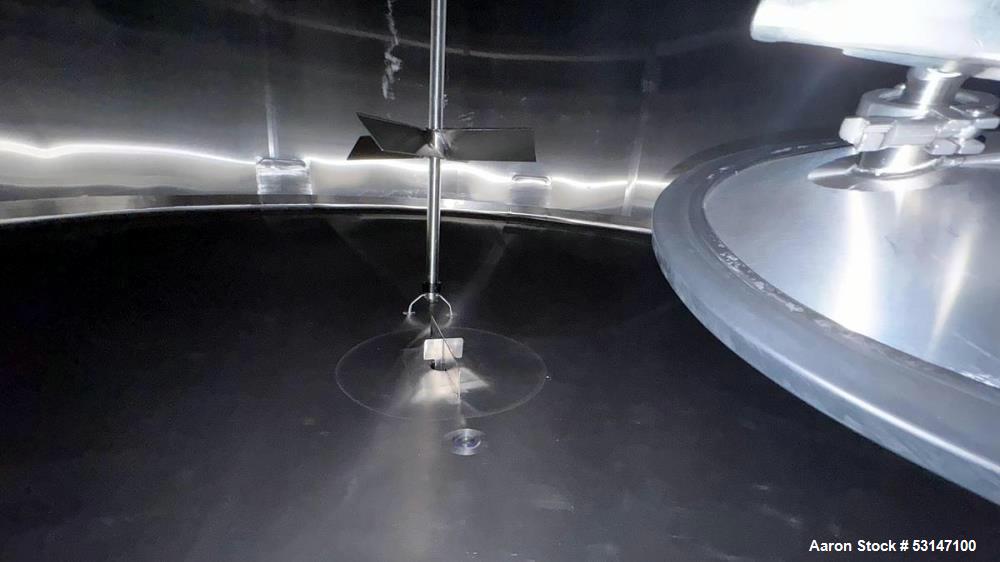 Used Watson Metal Masters 10,000-Gallon Insulated Stainless Steel Mixing Tank with Agitator | Beverage Syrup Blending